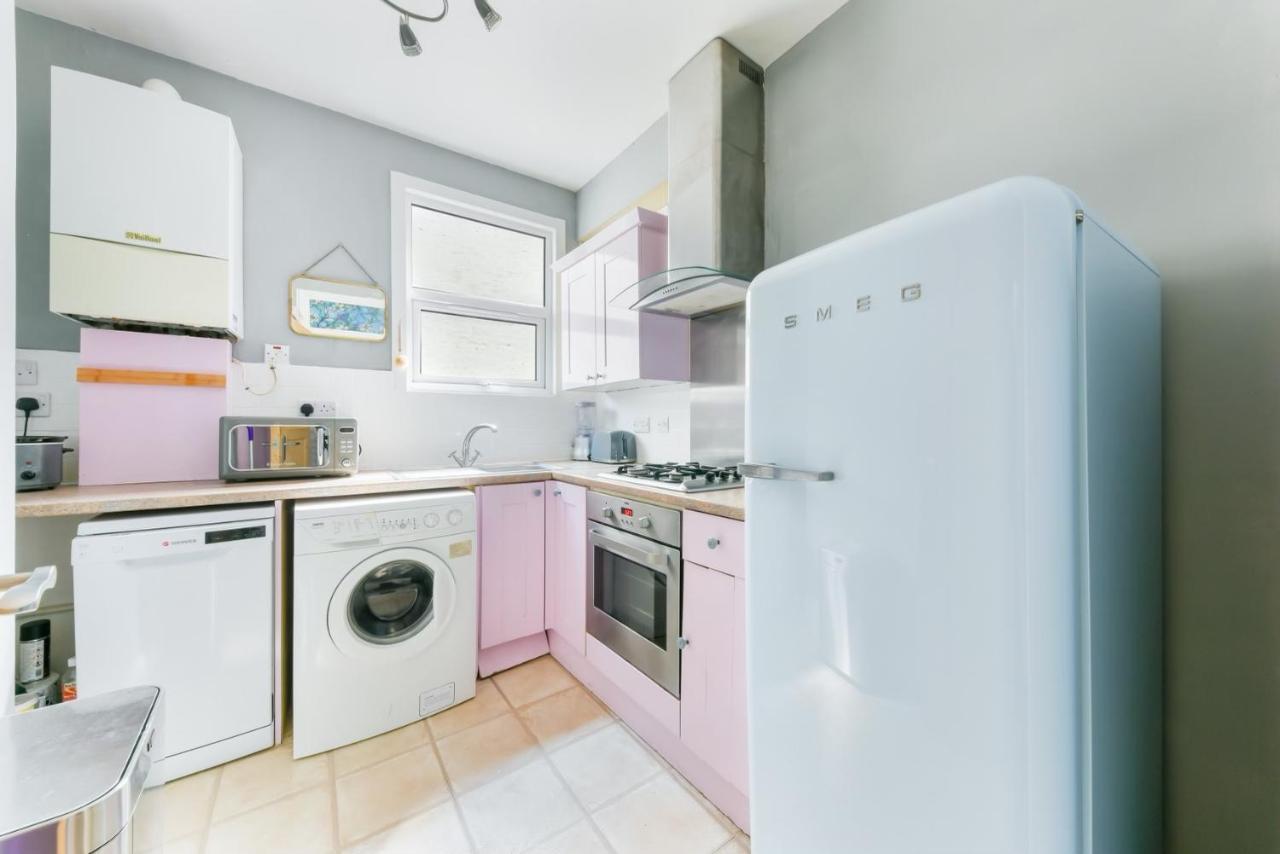Cozy 1-Bed Apartment In Brixton Londra Exterior foto